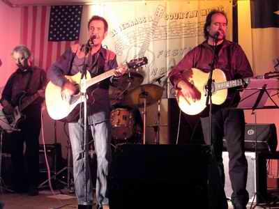 Billy Yates mit der hollndischen Gruppe Savannah am 29. Mai 2004 in Neusdende. Bild: Hauke Strbing
