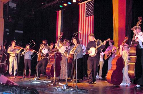 2. Internationales Bhler Bluegrass Festival am 3.4.2004: Zum Schluss eine Jamboree. Bild: Hauke Strbing