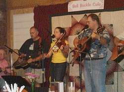 Country-Konzert im Bell Buckle Caf, Bell Buckle, Tennessee, whrend der Live-bertragung am 26. Juli 2003. Aufnahme: Florian Agreiter