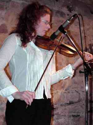 Becky Buller am 13. Mai 2004 im Schtte-Keller in Bhl. Bild: Hauke Strbing