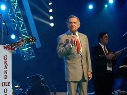 Ray Price am 9. August 2003 in der Grand Ole Opry. Bild: Florian Agreiter